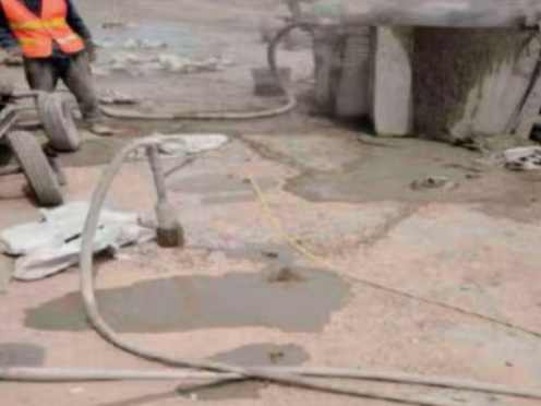 四更镇水泥混凝土路面板底注浆技术 路面脱空注浆整治方案